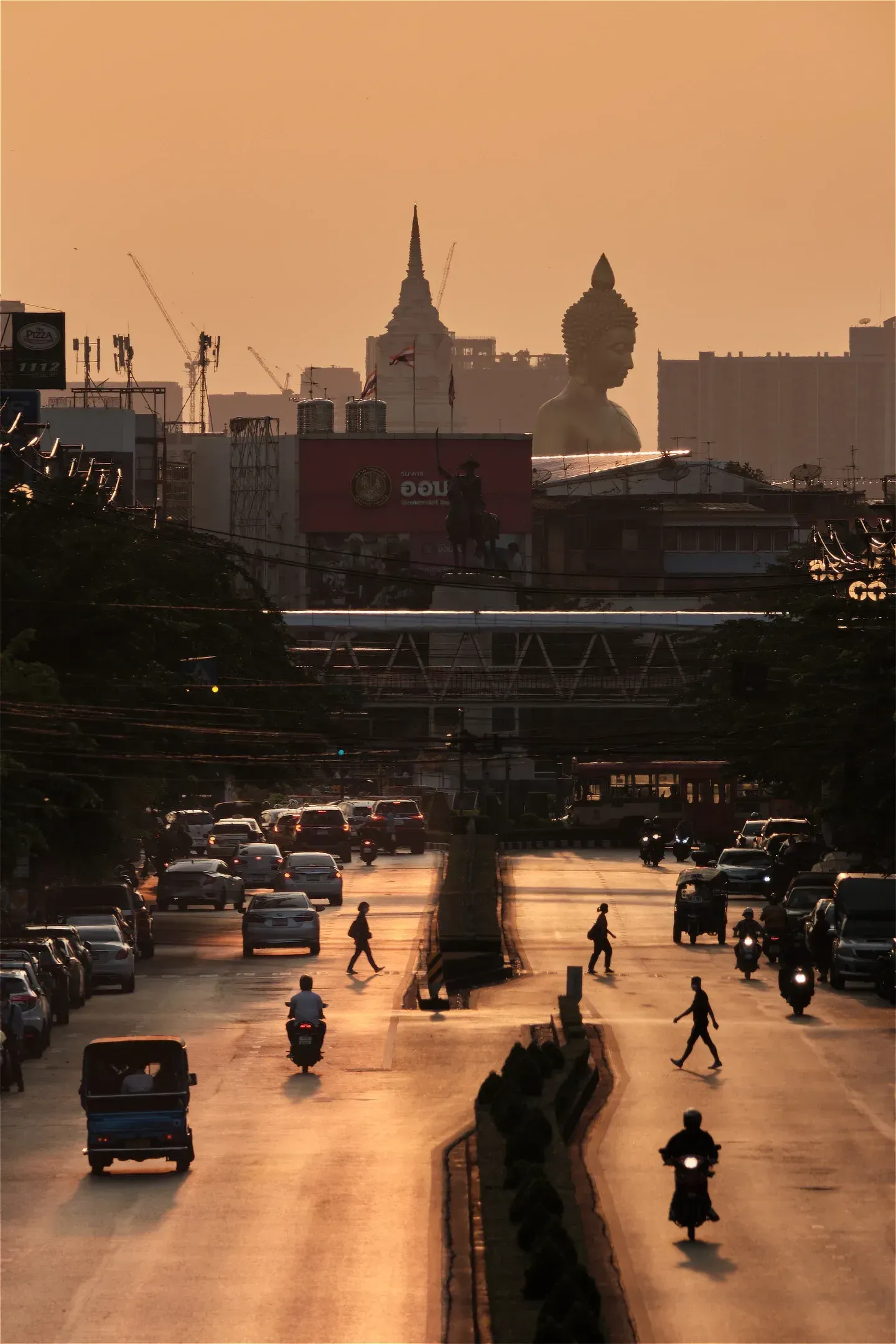Bangkok big buddha sunset street